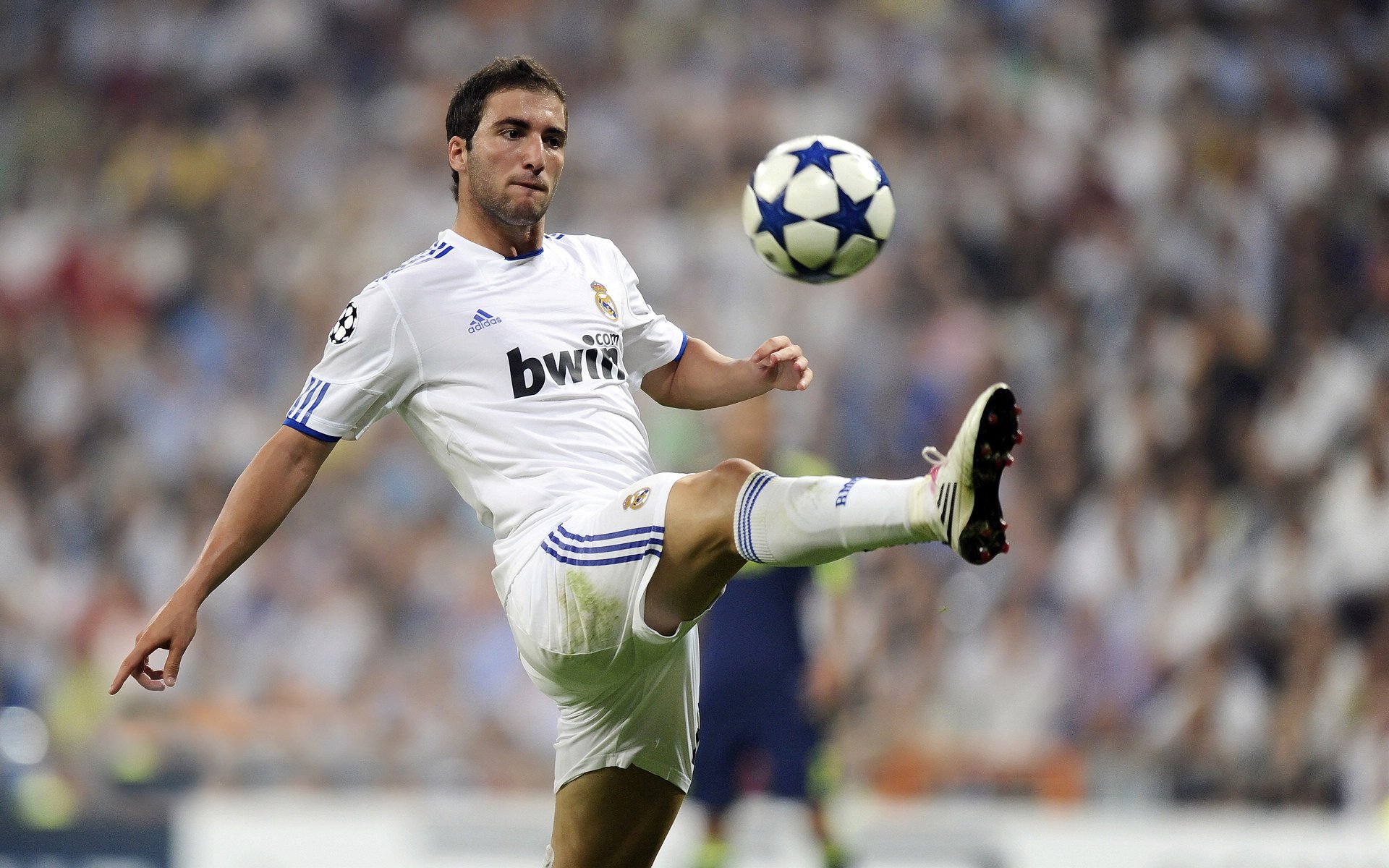 德甲激烈争夺:攻守精彩大比拼,德甲防守